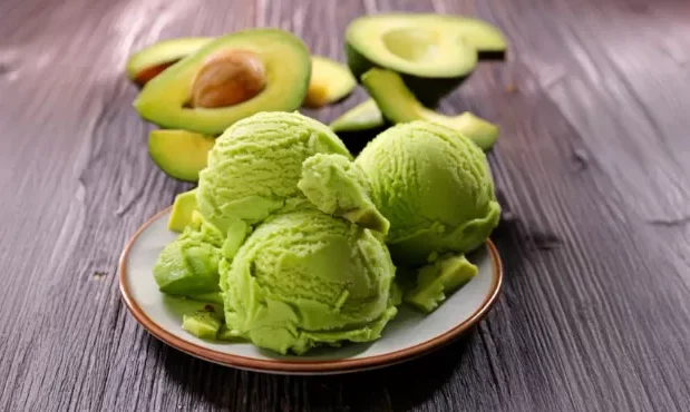 "Bosan dengan jus alpukat? Coba 5 olahan alpukat sehat dan menarik ini, mulai dari puding cokelat, guacamole segar, hingga es krim tanpa susu yang lezat."