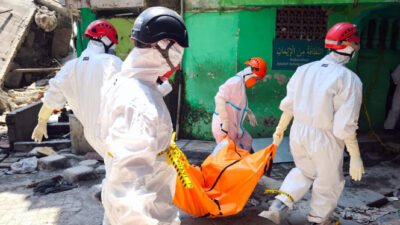 "Update tragedi Ponpes Al-Khoziny: Total korban meninggal dunia kini mencapai 14 orang. Lima jenazah telah teridentifikasi, sementara sembilan lainnya masih dalam proses pencocokan DNA."