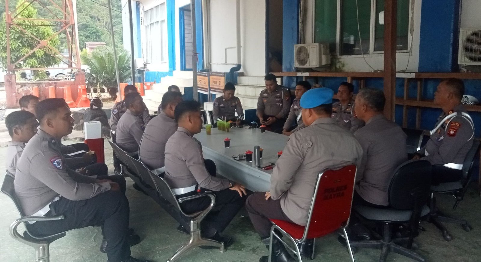 "Polres Kayong Utara mengingatkan jajarannya untuk menjauhi gaya hidup hedon dan konsumtif yang dapat merusak citra institusi di mata masyarakat."