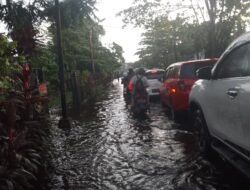 Genangan Air Lumpuhkan Sejumlah Ruas Jalan di Pontianak
