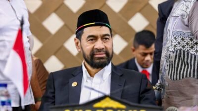 Gubernur Aceh, Muzakir Manaf, memberikan ultimatum keras kepada para pemilik alat berat di lokasi tambang emas ilegal untuk segera menghentikan aktivitas yang merusak lingkungan.