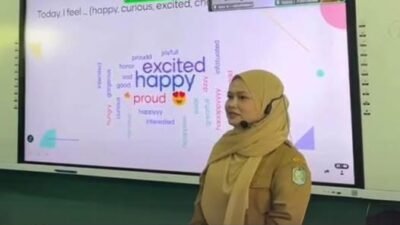 Revolusi Pendidikan di Kalimantan Barat: Satu Guru Mengajar Dua Sekolah Sekaligus dengan Teknologi Canggih