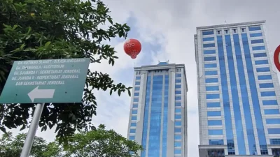 "KP3SKP memberikan batas waktu hingga hari ini bagi peserta USKP III/2025 yang absen untuk melapor. Jika tidak, sanksi larangan tiga periode ujian menanti."