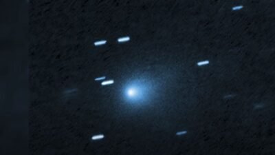 Komet 3I/ATLAS saat melintas di dekat Matahari. NASA dan IAWN melakukan pemantauan global terhadap objek antarbintang ini sebagai ajang latihan deteksi.