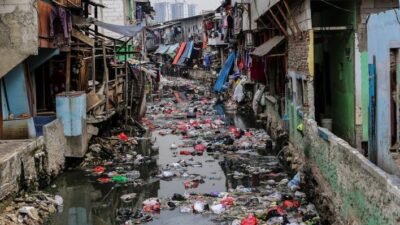 "Indonesia menempati peringkat kelima negara dengan populasi kumuh terbesar di dunia, dengan 33 juta jiwa tinggal di hunian tidak layak menurut data 2025."