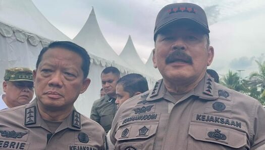 "Jaksa Agung ungkap tambang timah ilegal kini mengamuk di laut. Ia mendesak pembentukan Satgas PKH permanen untuk mencegah kerugian negara lebih besar."