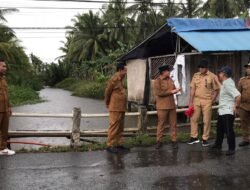 Ancam Aktivitas Warga, Bupati Sujiwo ‘Todong’ Gubernur Kalbar Segera Perbaiki Jembatan Parit Penjara
