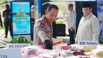 Kapolri Jenderal Listyo Sigit Prabowo saat memaparkan capaian kinerja Polri, termasuk keberhasilan mentransformasi 118 Kampung Narkoba, di Jakarta, Rabu (29/10/2025).