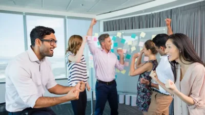 "Merasa gelisah atau 'demam' jika tidak produktif atau tidak bekerja? Ini 4 alasan psikologis mengapa kerja itu bisa sangat menyenangkan dan memenuhi kebutuhan dasar manusia."