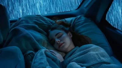 "Mengapa tidur saat hujan terasa begitu nyenyak dan menenangkan? Temukan 5 alasan psikologis, mulai dari efek white noise alami hingga aroma petrichor yang menenangkan."