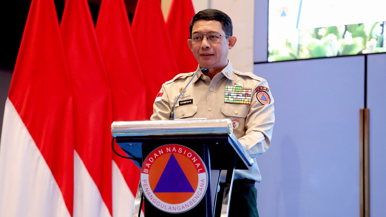 Kepala BNPB Letjen TNI Suharyanto saat memberikan sambutan dalam acara penutupan Indonesia Disaster Resilience Initiatives Project (IDRIP) di Graha BNPB, Jakarta, Kamis (30/10/2025). Foto: HO/Faktakalbar.id