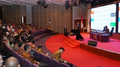 Kepala BNPB Letjen TNI Suharyanto saat memberikan paparan mengenai Penanggulangan Bencana dan Ketahanan Nasional di Lemhannas RI, Jakarta Pusat, Jumat (31/10/2025). Foto: HO/Faktakalbar.id