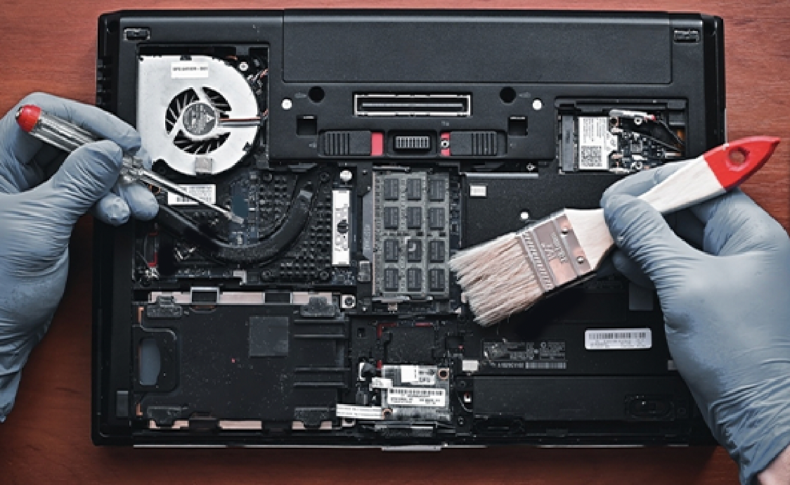 "Laptop sering panas atau overheat saat dipakai tiap hari? Simak 5 cara ampuh untuk menjaga laptop tetap dingin, mulai dari sirkulasi udara hingga thermal paste. "