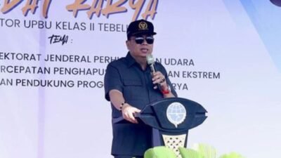 "Ketua Komisi V DPR, Lasarus, berjanji akan mempercepat pembangunan Jembatan Sokan dan Madong di Melawi yang ambruk. Proyek dijadwalkan mulai tahun 2025."