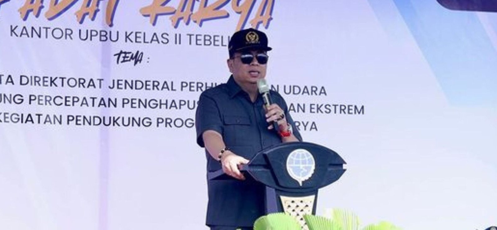 "Ketua Komisi V DPR, Lasarus, berjanji akan mempercepat pembangunan Jembatan Sokan dan Madong di Melawi yang ambruk. Proyek dijadwalkan mulai tahun 2025."