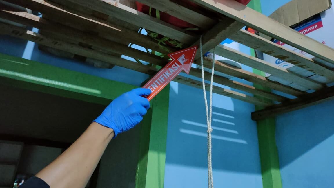 Lokasi kejadian penemuan jenazah pria yang tewas tergantung di Dusun VI Pulau Limbung, Kecamatan Sungai Raya, Selasa (14/10/2025) malam.