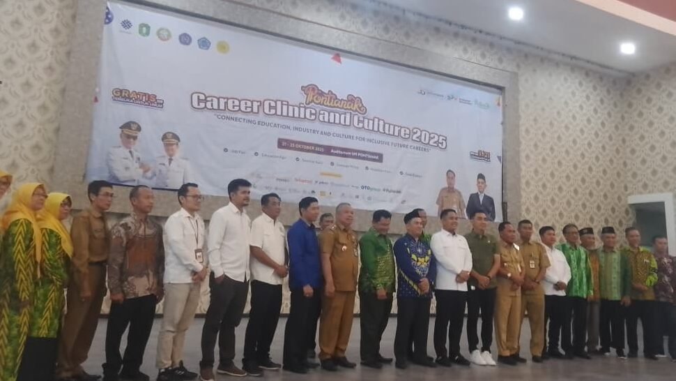 "Job Fair UMP Pontianak 2025 "Career Clinic and Culture" menyediakan total 1.721 lowongan pekerjaan sementara dari 24 perusahaan lintas sektor."