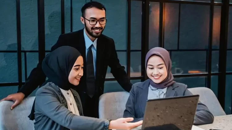 Sejumlah lulusan perguruan tinggi mengikuti pembekalan dalam program magang yang diselenggarakan oleh Kementerian Ketenagakerjaan untuk meningkatkan kompetensi di dunia kerja.