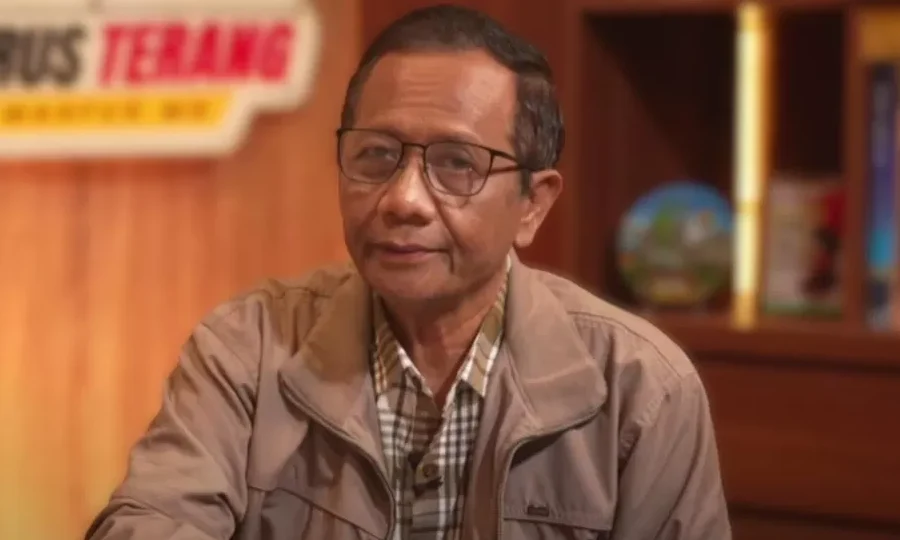 "Mahfud menyoroti pernyataan Presiden Prabowo soal data keracunan MBG. Menurutnya, masalah ini bukan sekadar angka statistik karena menyangkut nyawa dan kesehatan anak."