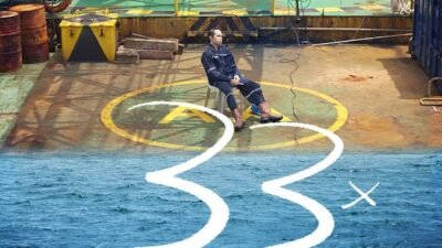 "Merasa tertinggal dan cemas? Simak bedah makna lagu "33X" dari Perunggu, sebuah lagu yang memvalidasi dan menenangkan jiwa yang lelah."