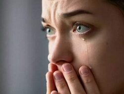 Kenapa Semakin Dewasa Kita Semakin Malu Menangis? Ini 4 Jawabannya