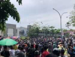 Demonstrasi di Depan PT Timah Memanas: Harga Timah Disepakati, Fasilitas Umum Rusak