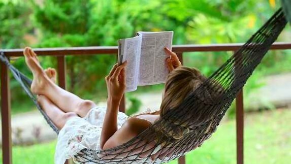 "Jangan sepelekan! Ini 5 kebiasaan penting yang sering diabaikan saat dewasa. Terapkan kebiasaan ini untuk hidup lebih sehat dan bahagia."