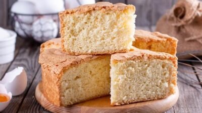 "Ingin membuat bolu yang empuk, mengembang sempurna, dan anti gagal di akhir pekan? Simak tips dan trik jitu mulai dari persiapan hingga proses memanggang di sini."