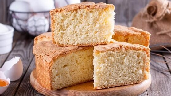 "Ingin membuat bolu yang empuk, mengembang sempurna, dan anti gagal di akhir pekan? Simak tips dan trik jitu mulai dari persiapan hingga proses memanggang di sini."