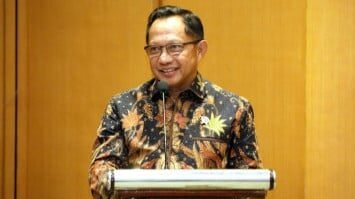 Mendagri Tito Karnavian menyoroti maraknya pemborosan di pemerintah daerah. Ia mendorong efisiensi anggaran pemda agar dana bisa dialihkan ke program pro-rakyat, mencontohkan keberhasilan Kabupaten Lahat.