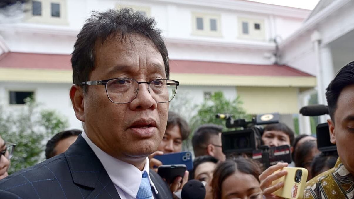 Menteri Keuangan Purbaya Yudhi Sadewa memberikan penjelasan kepada media di Kompleks Parlemen. (Dok. Sekretariat Presiden)