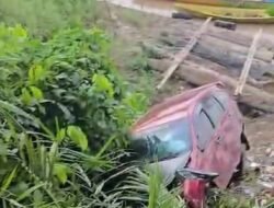 Mobil Calya Terjun ke Jurang di Turunan Penyeladi Sanggau, Nyaris Masuk Sungai Kapuas