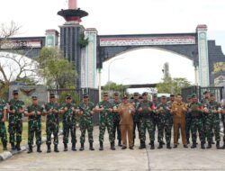 Kunjungi PLBN Aruk, Pangdam XII/Tpr Beri Arahan Tegas dan Gelar Bakti Sosial