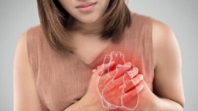 "Kemenkes peringatkan tren pasien penyakit jantung di usia 30-an. Masyarakat diimbau melakukan deteksi dini melalui cek kesehatan gratis untuk menekan risiko kematian."