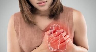 "Kemenkes peringatkan tren pasien penyakit jantung di usia 30-an. Masyarakat diimbau melakukan deteksi dini melalui cek kesehatan gratis untuk menekan risiko kematian."