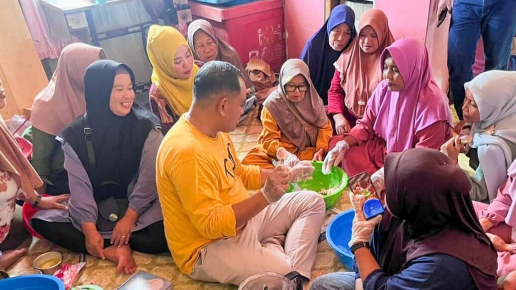 Pelatihan bersama akademisi IPB tentang pengolahan ikan.