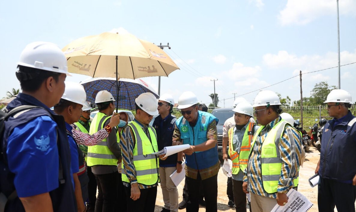 "Diwarnai kendala teknis tanah amblas yang telah diatasi, pembangunan IPA Pontianak Barat terus dikebut untuk dapat selesai sesuai target dalam 74 hari ke depan. "