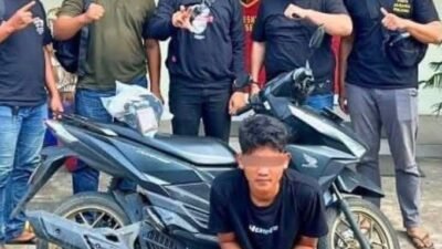 "Seorang pemuda 23 tahun asal Sintang berinisial AF ditangkap di Sekadau setelah mencuri motor di halaman parkir Puskesmas Sui Ambawang, Kubu Raya. Pelaku terungkap setelah memposting motor curian di media sosial Facebook. "