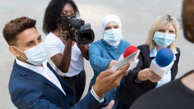 "Tertarik menjadi wartawan? Kenali 5 persiapan wajib, mulai dari mental baja hingga portofolio, yang perlu kamu siapkan sebelum terjun ke dunia jurnalistik."