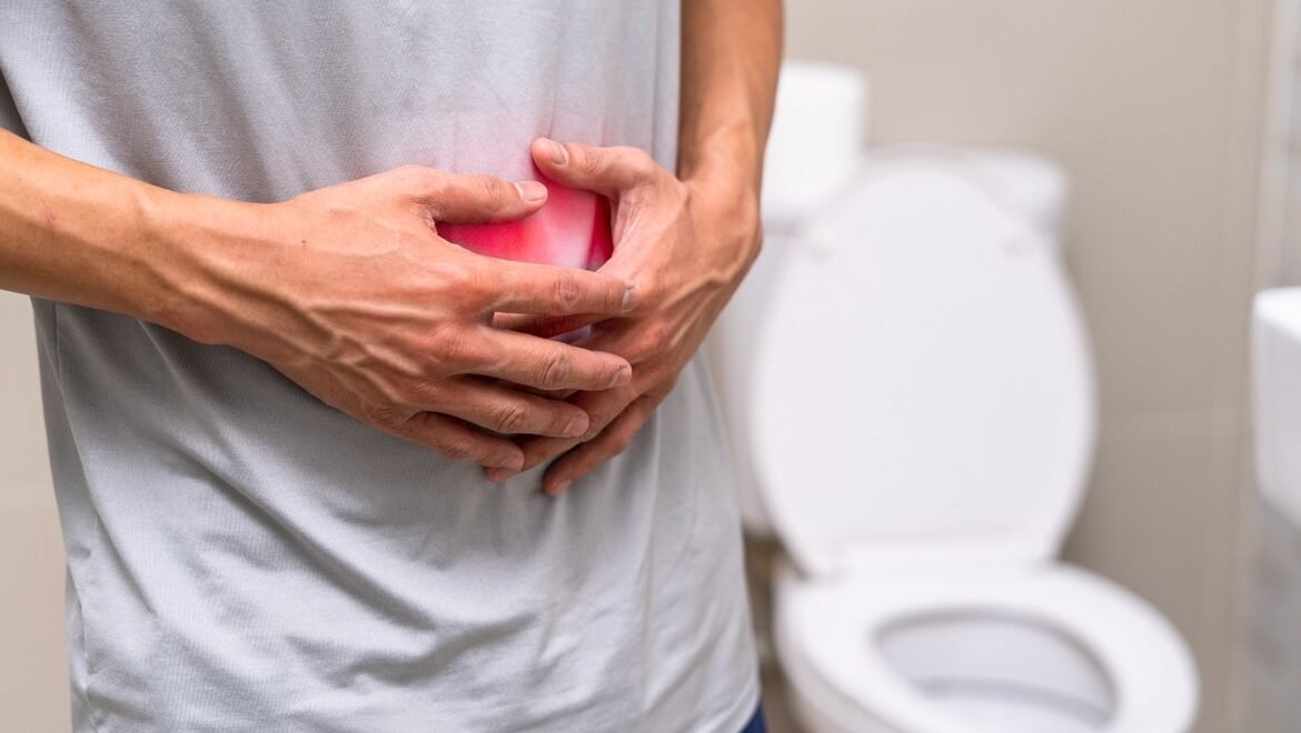 "Mengalami diare? Jangan panik. Lakukan 3 langkah pertolongan pertama ini di rumah: ganti cairan dengan oralit, atur pola makan yang tepat, dan istirahat untuk mencegah dehidrasi."