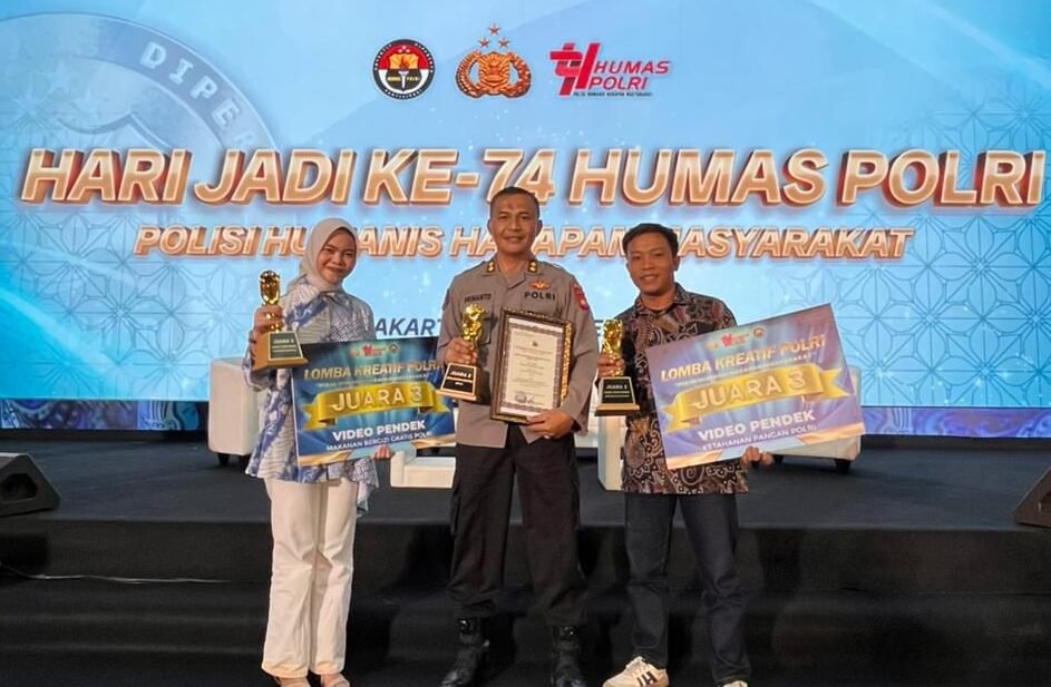 "Dua peserta asal Kalbar, Ramadhan dan Ismayanti, meraih juara 3 nasional dalam lomba konten kreatif HUT Humas Polri ke-74 di Jakarta."