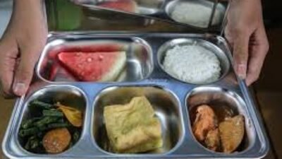 "Program Makan Bergizi Gratis disorot karena temuan TII tentang perlakuan istimewa bagi yayasan di bawah Polri, memicu pertanyaan soal transparansi dan keadilan."