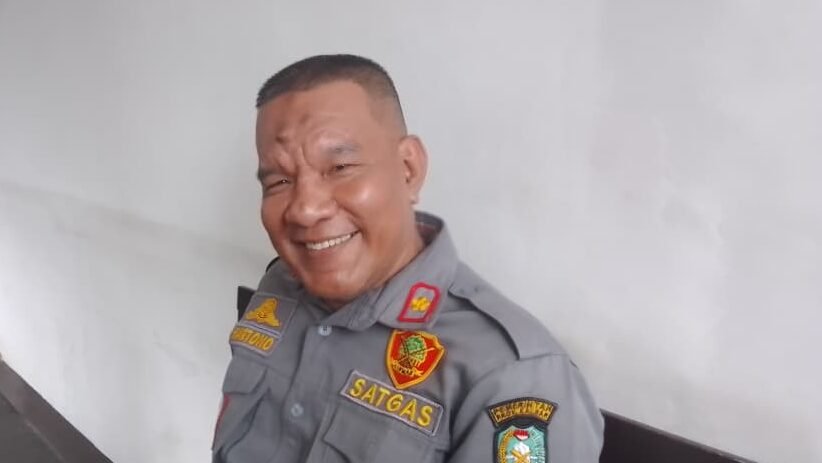 "Satpol PP melatih anggota Linmas se-Kota Pontianak untuk menggunakan aplikasi Simlinmas guna mempercepat pelaporan kejadian, termasuk bencana alam dan kegiatan warga."