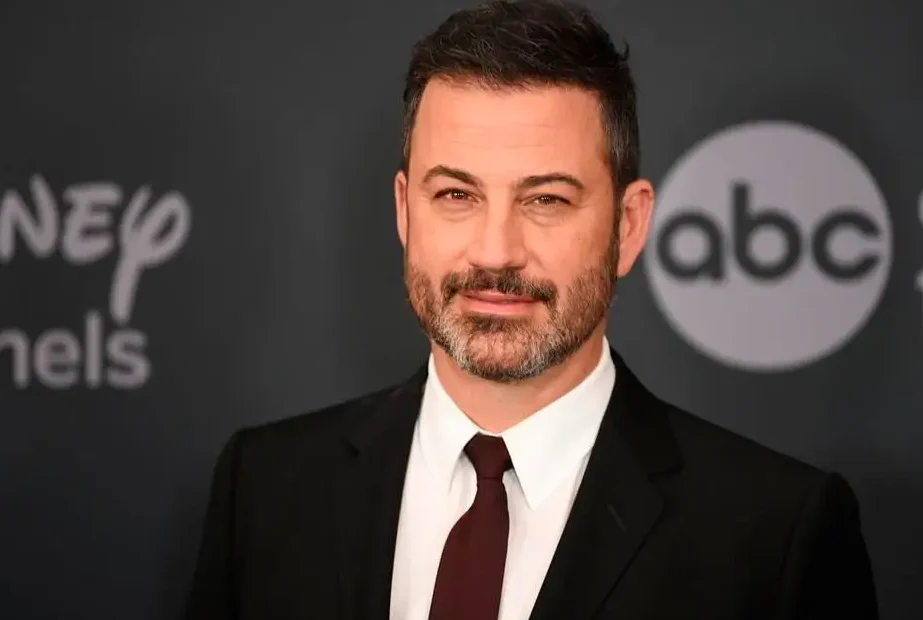 "Komedian AS Jimmy Kimmel menjadikan permintaan Presiden Prabowo untuk bertemu anak Donald Trump sebagai lelucon di acaranya. Istana menanggapi dengan menyebut hubungan keduanya dekat."