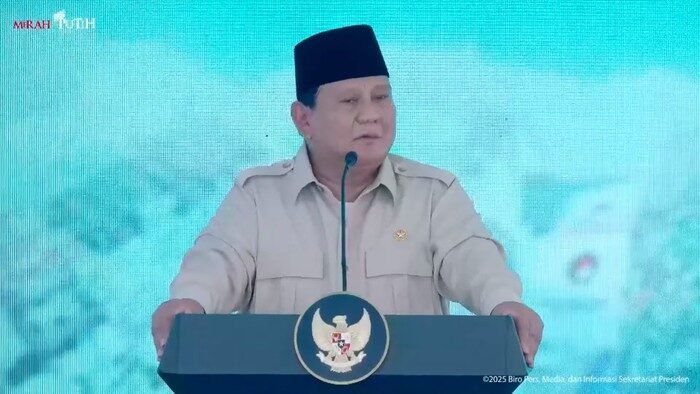 Presiden RI Prabowo Subianto saat menyampaikan pidato di hadapan jajaran Polri usai pemusnahan narkoba di Lapangan Bhayangkara, Jakarta Selatan, Rabu (29/10/2025). Foto: Tangkapan Layar Youtube Setpres