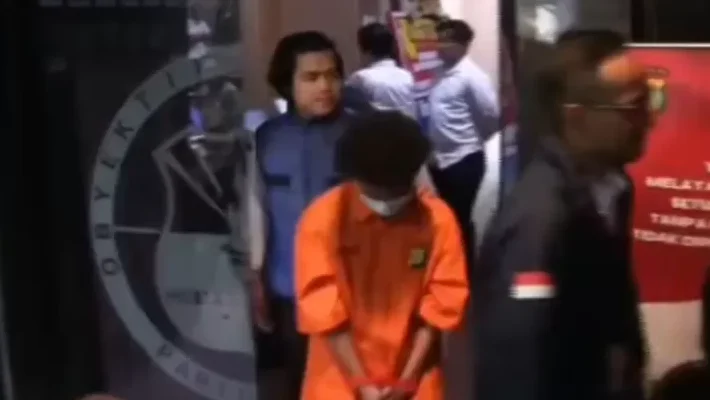 "Polisi terus mendalami hubungan WFT, terduga peretas 'Bjorka' yang baru ditangkap, dengan jaringan peretasan lain. "