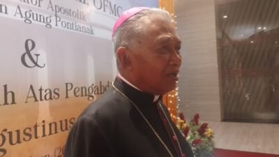 "Agustinus Agus ceritakan tantangan 11 tahun pimpin Keuskupan Pontianak, dari isu miring hingga benahi manajemen keuangan 'amburadul' dan dorong digitalisasi. "