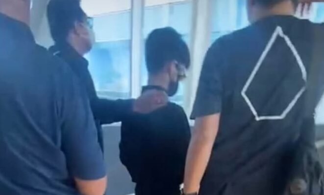 "Kasus Rizky Kabah menyoroti dualisme hukum di Indonesia, di mana ia menghadapi ancaman pidana dari UU ITE sekaligus sanksi dari hukum adat Dayak Capa Molot."