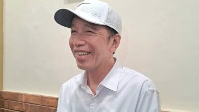 "Joko Widodo memastikan tidak akan menempati rumah pensiun hadiah negara di Colomadu, Karanganyar. Ia memilih tinggal di rumah lama dan rumah baru akan jadi tempat pertemuan."