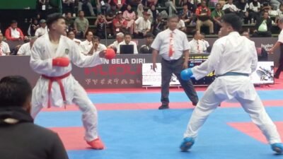 Atlet Sanda saat berlaga di pertandingan PON Bela Diri 2025 di Kudus.